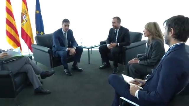 En el marco del #MWC25, el presidente Pedro Sánchez ha mantenido un encuentro con el director de operaciones de Meta, Javier Oliván. Una reunión en la que han abordado las políticas diseñadas para avanzar en materia de derechos digitales y transparencia en redes sociales.