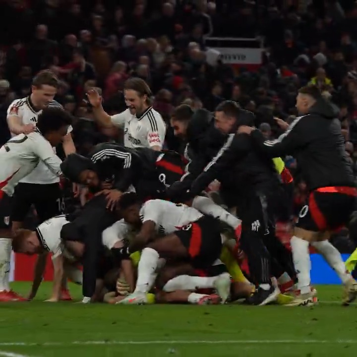 Scenes in front of the Stretford End. ๐คฉ