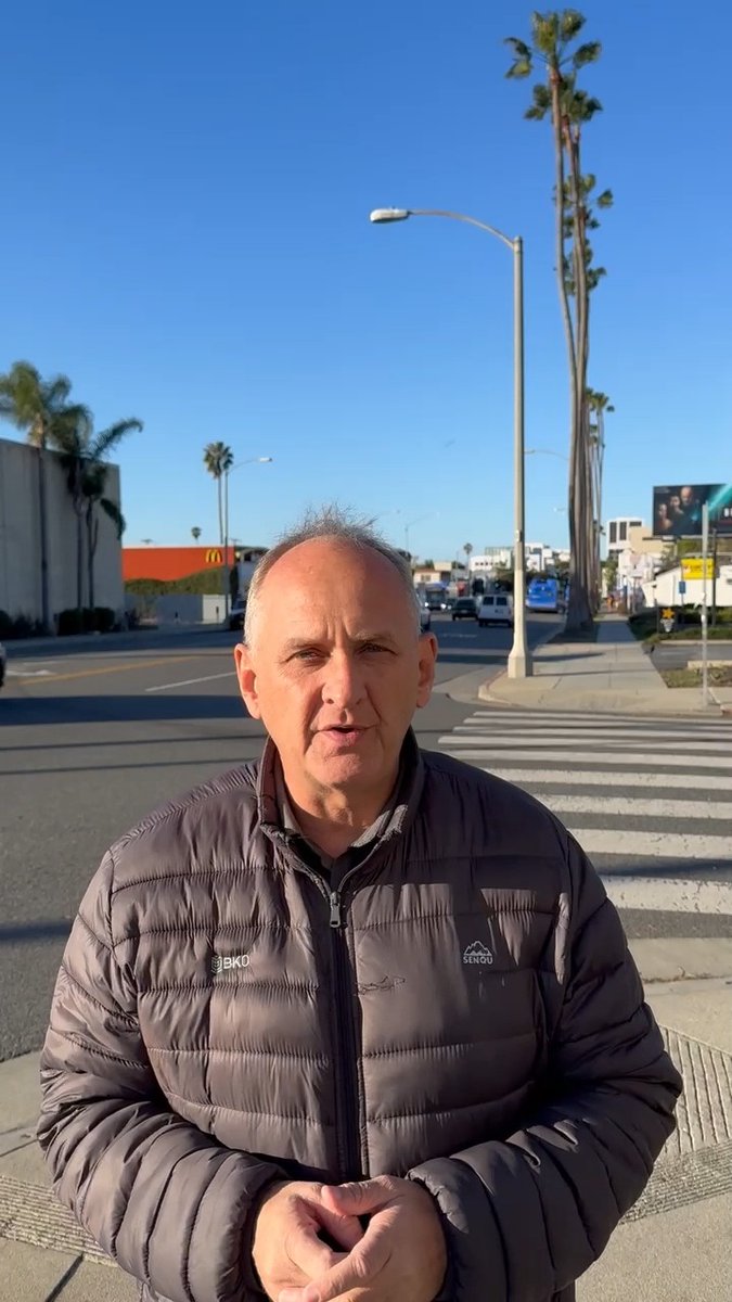 Die beskuldigings van hoogverraad teen die afvaardiging van die Solidariteit Beweging is belaglik, ongegrond en laat ons met geen slapelose nagte nie. Dit is egter ‘n laagtepunt wanneer die regstelsel vir politieke doeleindes misbruik word. As jy geen argument het nie en dan na die polisie hardloop met ‘n hoogverraadklag en die Valke openbare verklarings maak oor iets wat duidelik sonder gronde is, is dit ‘n laagtepunt vir die demokrasie. Die enigste ware verraad teenoor Suid-Afrika se mense is die ANC se beleidsrigtings, wat tot die verlies van duisende poste lei en teen minderhede diskrimineer. Ons gaan egter nie na die polisie hardloop met ‘n belaglike klag nie, maar eerder erkende politieke prosesse volg, insluitend buitelandse steunwerwing. Indien hierdie saak in die hof sou beland, sal dit ‘n reuse verleentheid vir die regering wees.