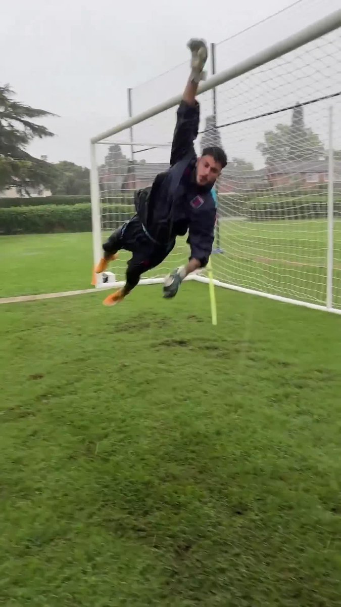 LA LLUVIA NO PARA A TIGRE, UNO DE LOS LÍDERES EN LA ZONA A DEL #TorneoApertura. Luego de su gran partido vs. Talleres en el Kempes, ZENOBIO se lució con estas hipnóticas atajadas bajo un diluvio. 📹 Club Atlético Tigre