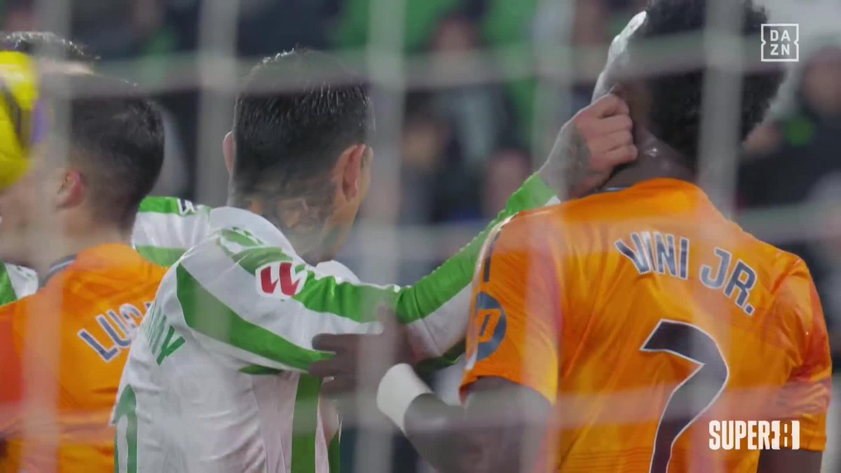 "¡No me toques!" 😡 Vinicius, el Chimy Ávila y un toque de oreja 👂🏻🧐 #Super8