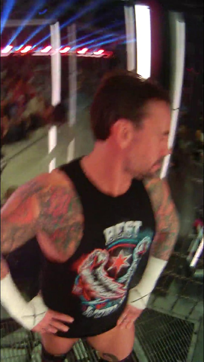 .player/coach: 1 Light: 0 😂 😂 😂 #WWEChamber