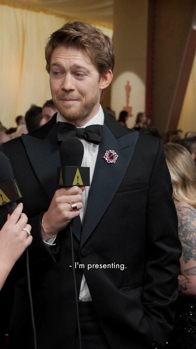 Just fell for Joe Alwyn — does this mean we're winning an Oscar?