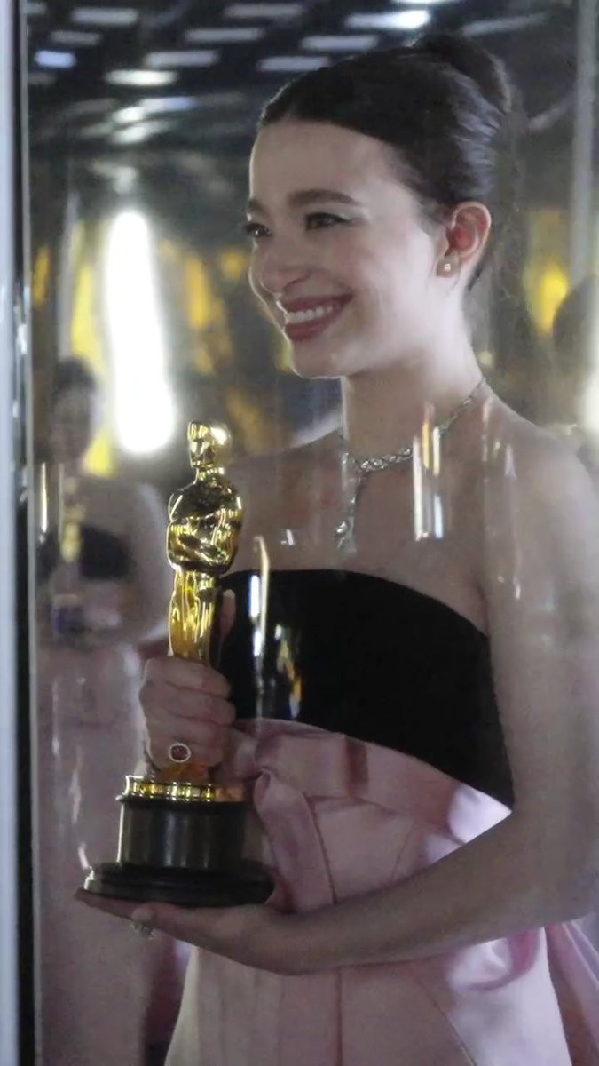 That Oscar looks good on you, Mikey Madison.