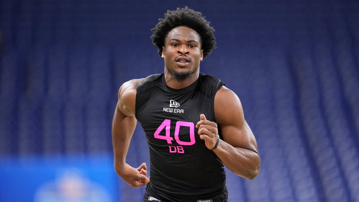 The best vertical jump (43") and broad jump (11'6") of ANYONE at this year's Combine. South Carolina safety Nick Emmanwori is one to watch 👀 @Eman7Nick | South Carolina Football