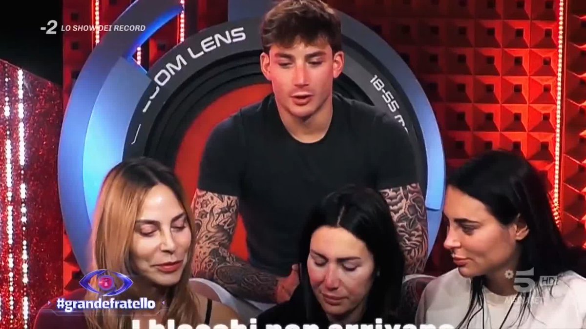 In Casa i dissing non si fermano... e questo è tutto per Lorenzo! #GrandeFratello