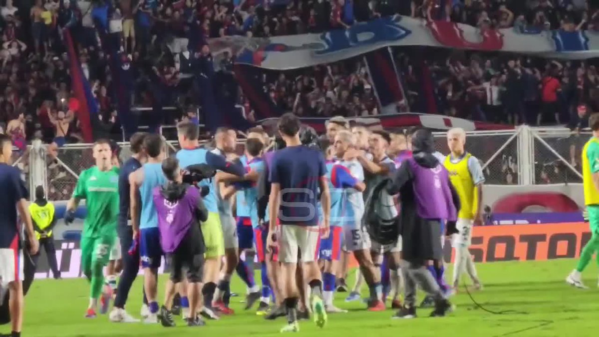 DELIRIO AZULGRANA Y TODO PICADO ENTRE LOS JUGADORES: así fue el final del triunfazo clásico 3-2 de San Lorenzo a Racing en el Nuevo Gasómetro.