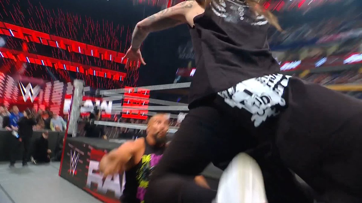 The DOGS are BARKING for this match to happen! #WWERaw
