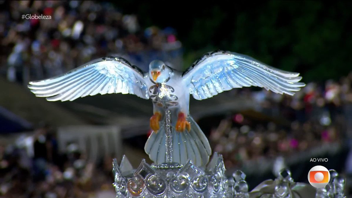 Mais um carro alegórico impecável. A beija-flor abriu o bolso e colocou o dinheiro pra fora. Veio grandona, tá querendo o título. Aqui em casa já é campeã #Globeleza