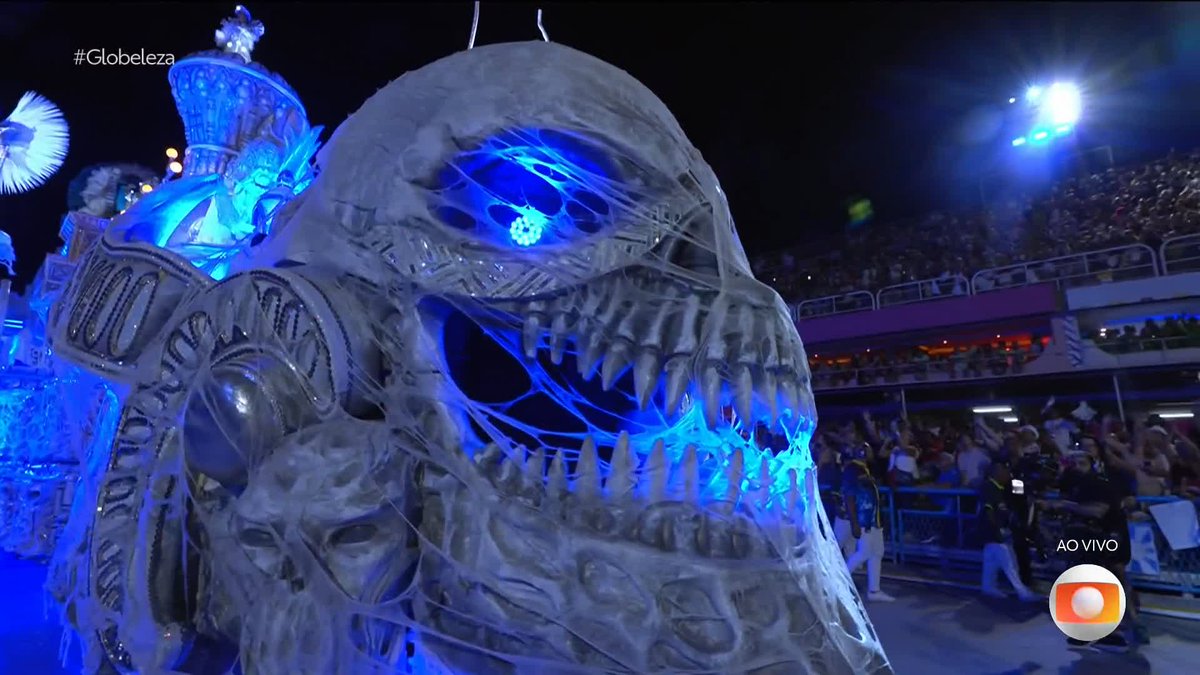 O trem fantasma da Vila Isabel. #Globeleza