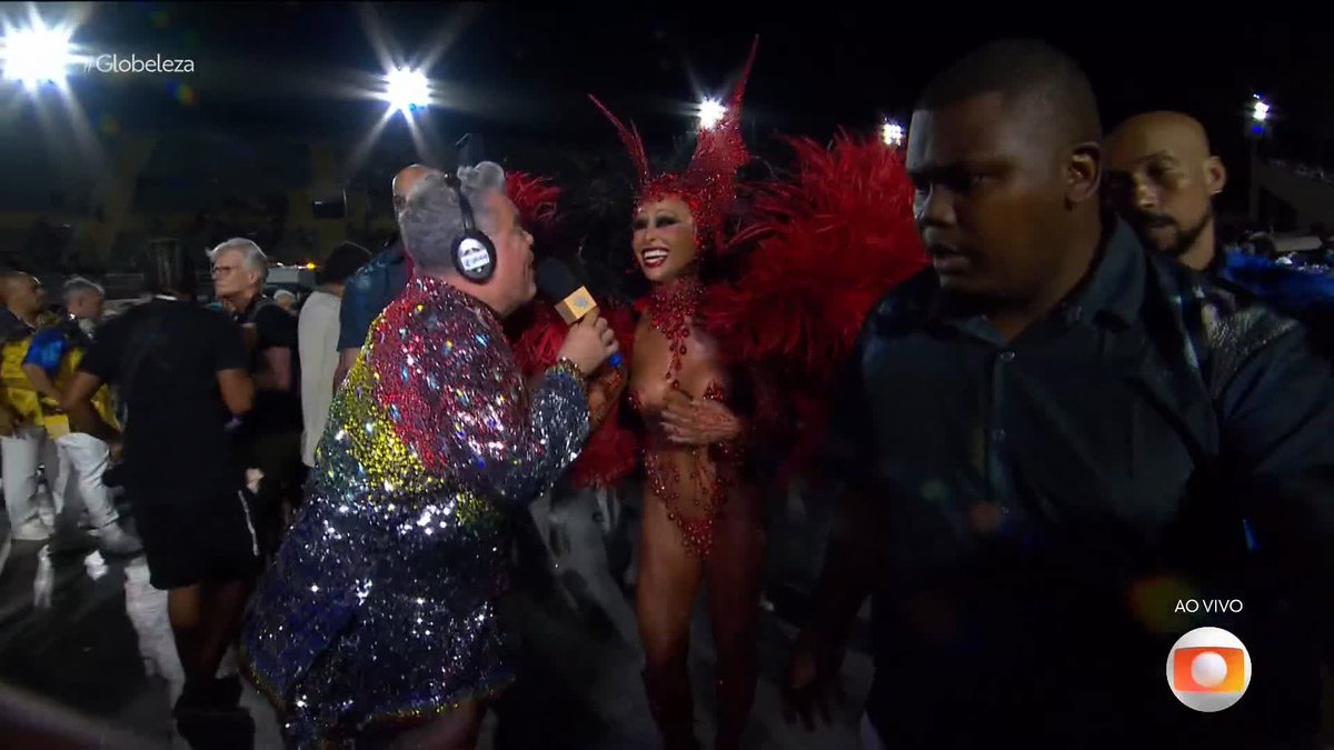 "SAMBANDO COMIGO, MARAVILHOSA. SATO SATO SATO!!!!!!!!!!! PSSSSIIIIIIIIIIII UEEEEEEIIIII!!!!!!!!!!!!!!!!!!" (Milton Cunha) #Globeleza