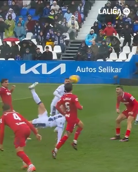 ✅ Marcar de chilena. ✅ Marcar en el 92'. ✅ Marcar para ganar el derbi. 😱💫 ¡Qué forma de decidir el #LeganésGetafe, Diego García Campos! #LALIGAEASPORTS | #LALIGAHighlights