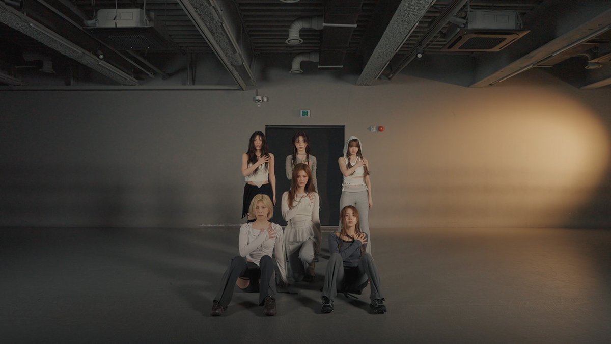NMIXX released another stage practice of ‘High Horse’ singing this hard song live with ZERO backtrack is insane... nmixx you've done it again