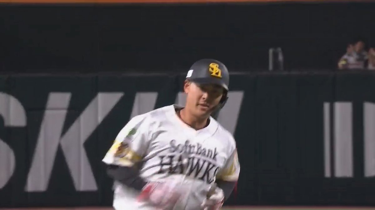 アピールの一振り‼️ 福岡ソフトバンク #石塚綜一郎 選手のソロホームラン🌈 #sbhawks 👇ライブ配信はこちら