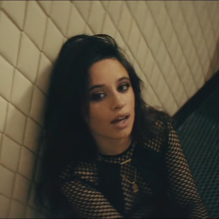 3 anos atrás, Camila Cabello lançava o smash “Bam Bam”.