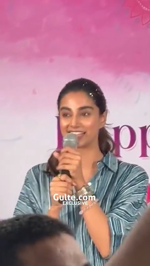 #MeenakshiChaudhary gets emotional at her birthday celebration with fans.