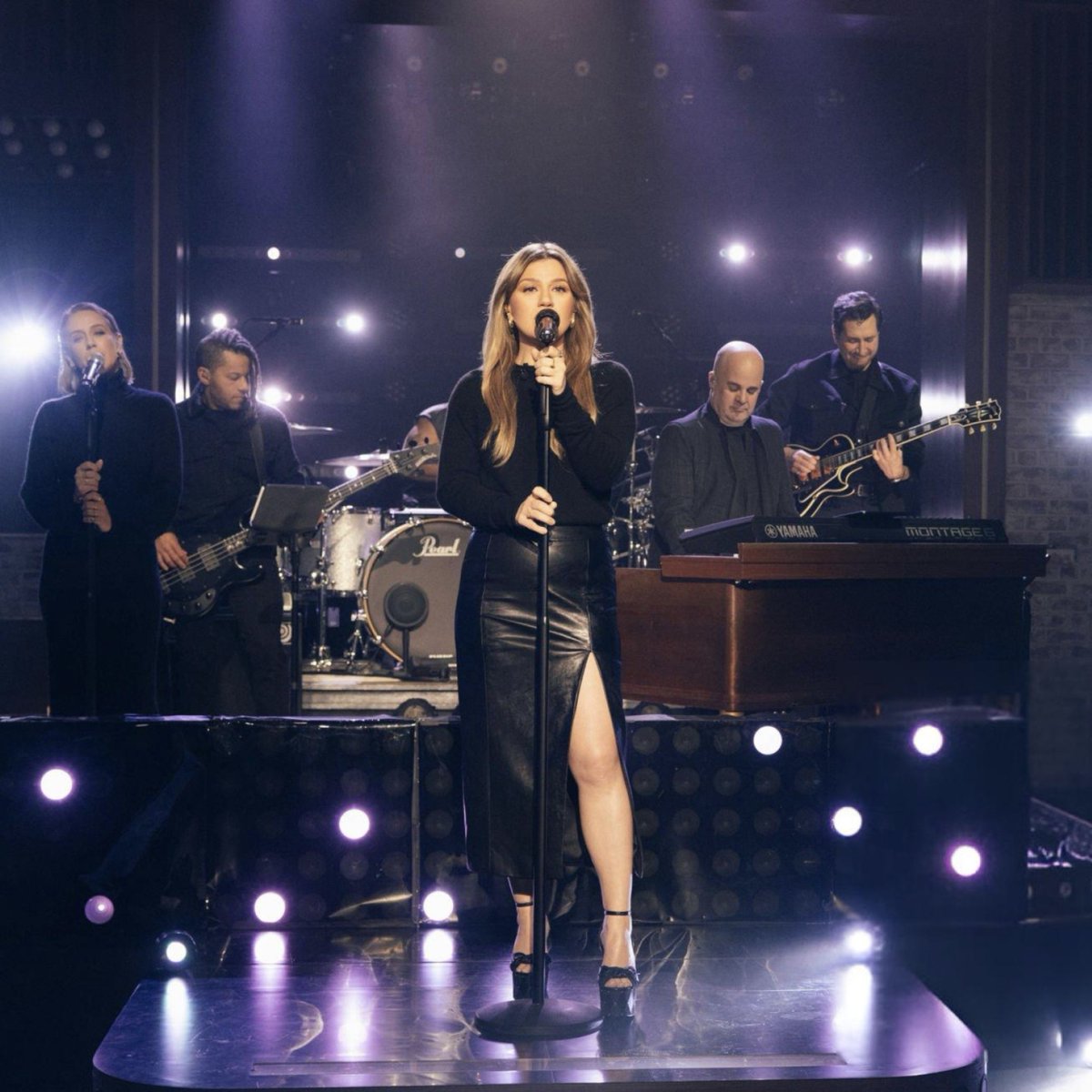 KELLY CLARKSON SINGING ‘GOODBYE’ FOR THE FIRST TIME LIVE
