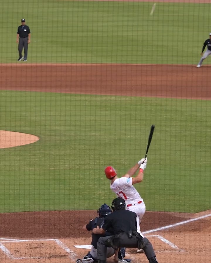 Kepler crushed his first homer of spring 💥