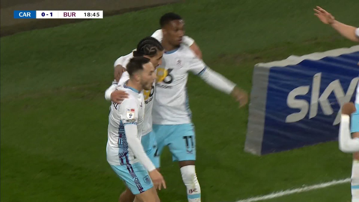Josh Brownhill volleys the ball into the net at the near post for Burnley! ⚡️