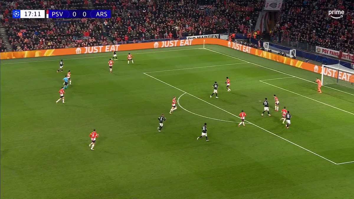JURRIEN TIMBER OPENS THE SCORING FOR ARSENAL 🔥 A towering header from the Dutchman puts the visitors in front in Eindhoven. #UCLonPrime