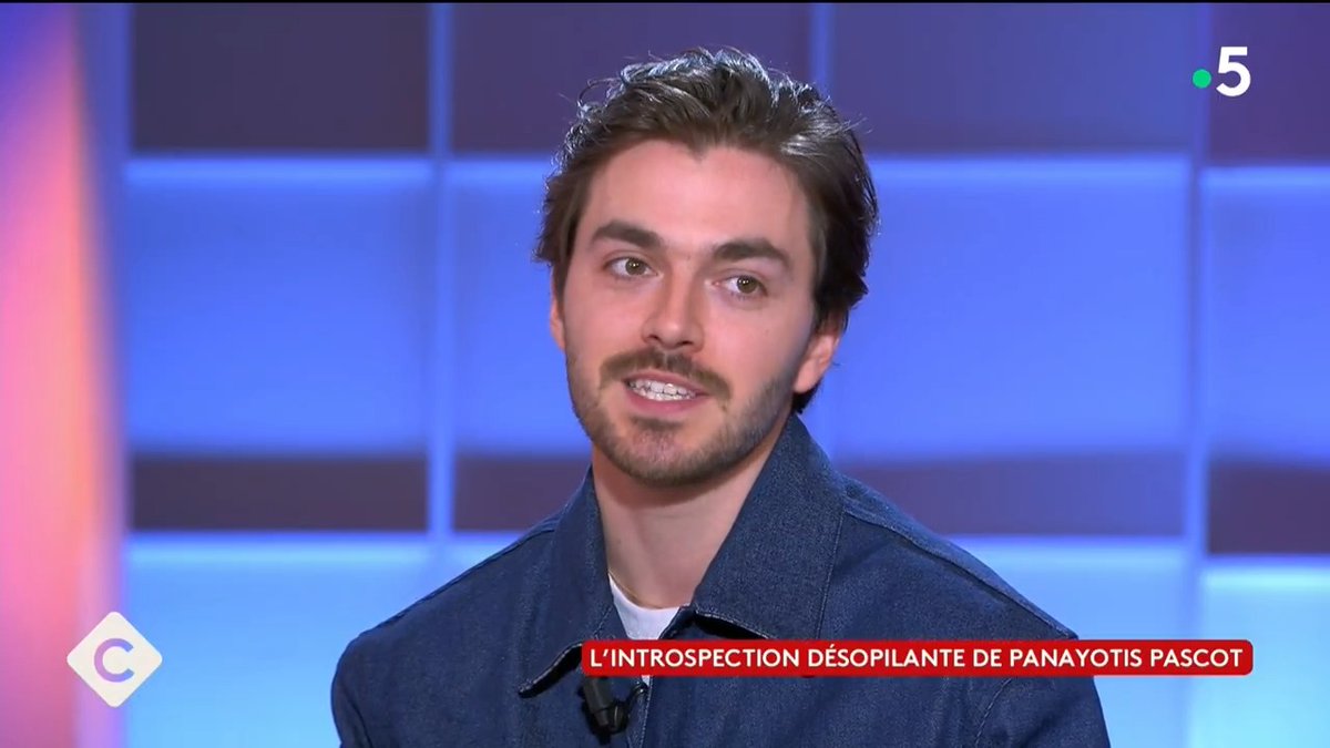 "Chacun a son capital génétique. J’ai malheureusement découvert qu’il y avait une personne de ma famille ministre des sports sous Vichy. J’ai la même tête que lui. J’essaie de composer avec…" 😂 Panayotis Pascot est "entre les deux" dans #CàVous