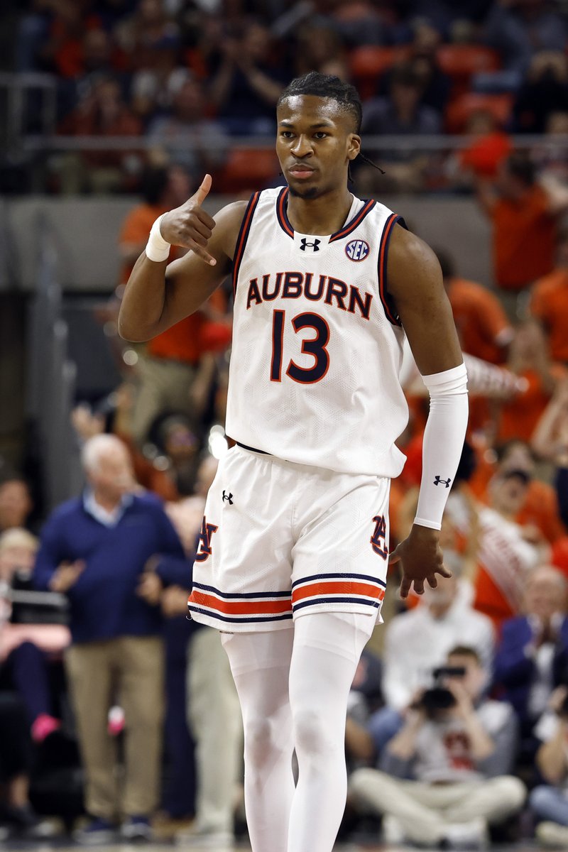 The Associated Press national player of the week in men’s college basketball for Week 17 of the season is Miles Kelly.