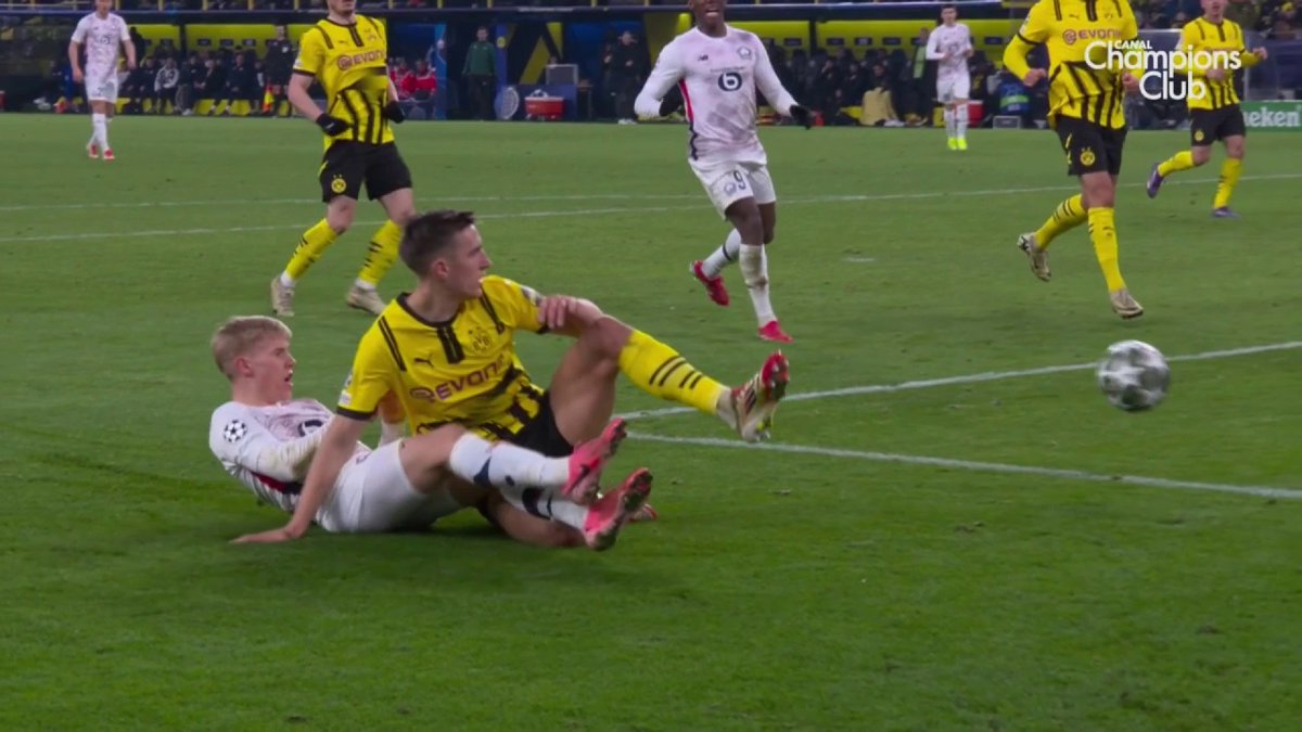 🗣️ Samir Nasri au sujet de la faute sur Jonathan David : "Pour moi, il y a penalty !" Et pour vous, penalty ou pas ? 🤔 #BVBLOSC | #UCL