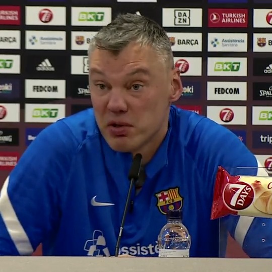 Sarūnas Jasikevičius cumple hoy 49 años Aquí os dejo su MITICA rueda de prensa !!Por muchos años,Saras!!!