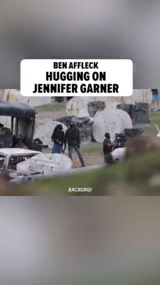 #BenAffleck got hands-on with #JenniferGarner at their son's birthday party 👀 Read the full story here 👉 🎥: Backgrid