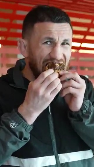 Eat good 🍩 Feel good 🍩 Fight good 🍩 UFC Performance Institute's Chef Steve got some inspiration from Saint Honore for #UFC313 fight week meals!