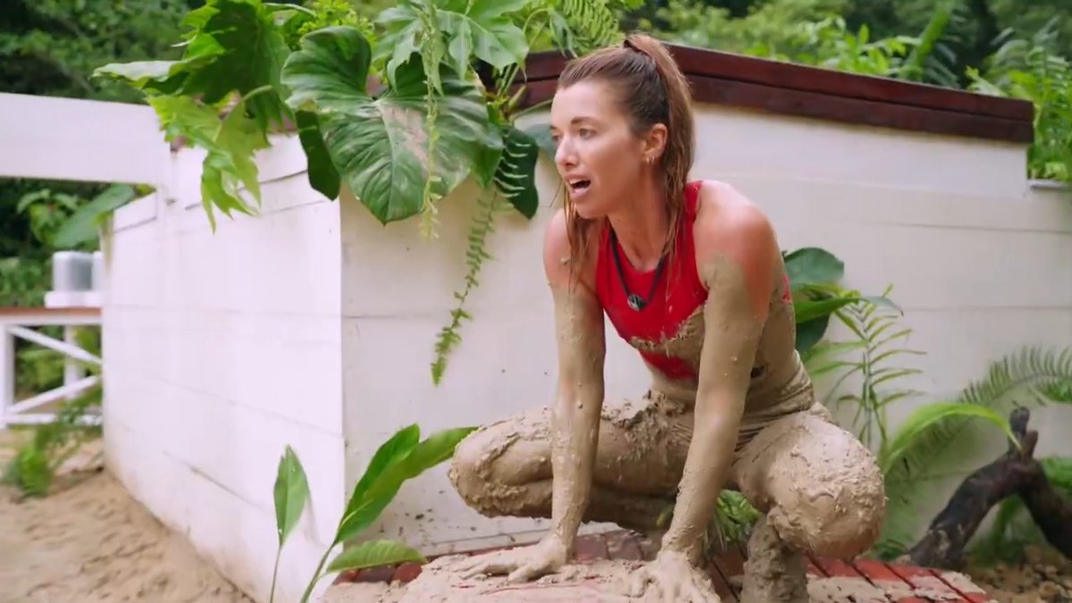 not even a giant pit of QUICKSAND can keep parvati from extending her immunity streak for the NINTH WEEK in a row! 🤩 MOTHERRR #DealOrNoDealIsland #DONDI