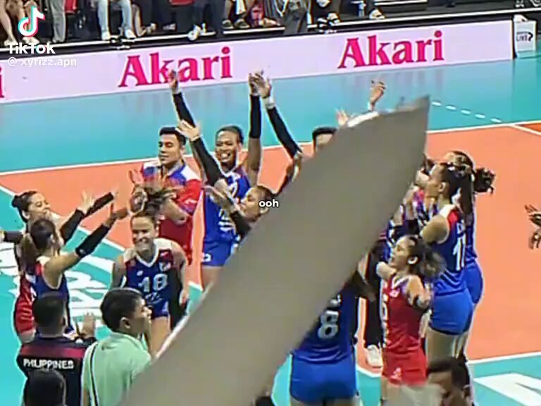 saw this on tiktok and aaaaaa alas pilipinas girlies, i miss yall so much 🥹😭