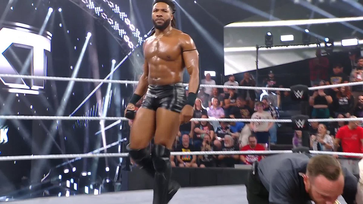 JUST. LIKE. THAT. Trick Williams knocked Kale Dixon the 1st out cold! 🤯 #WWENXT