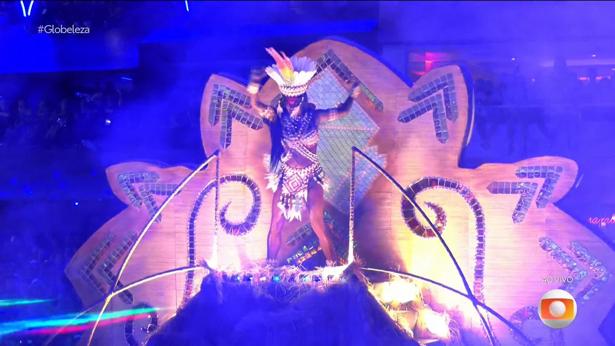 ABSOLUTE CARNAVAL Bicho a comissão de frente da Grande Rio belíssima, sem palavrada para perfeição surgindo Nossa Senhora de Nazaré no terceiro ato dela #Globeleza