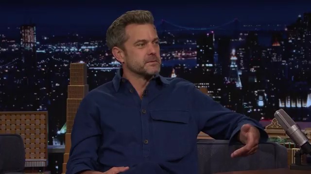Joshua Jackson’s brother, who’s a real-life nurse, isn’t impressed by his medical skills of playing a nurse on Doctor Odyssey 🤣 #FallonTonight