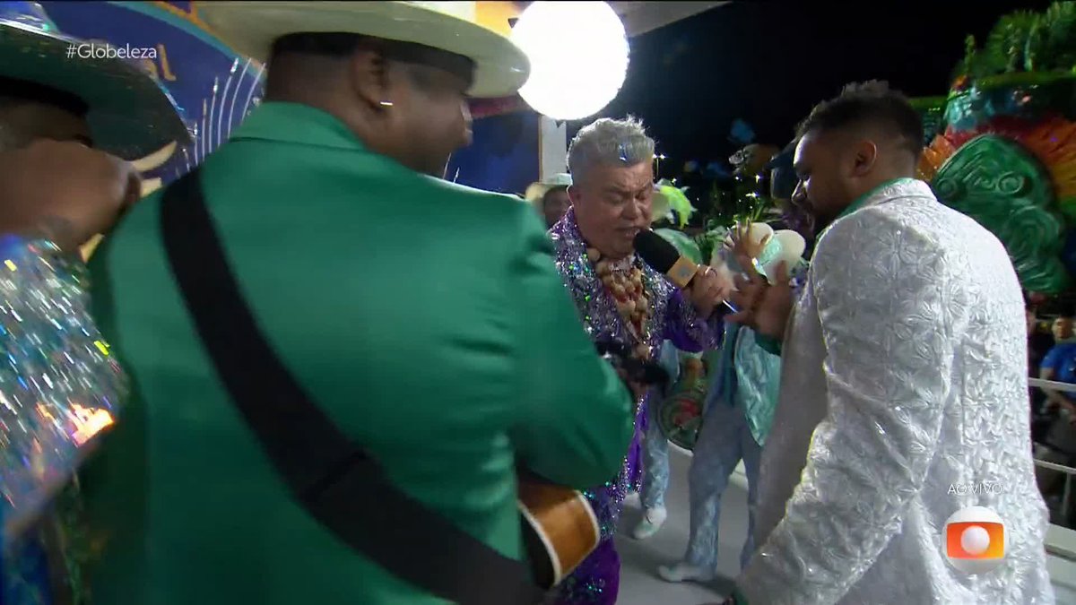 "Mestre, ataca pra gente fazer um curimbó. Tu tá feliz, mestre? O senhor tá morrendo????" "Sua bateria te ama." "AH, EU AMO VOCÊS." "VAMO, PAOLLA!!!!!!!!!!!!!!!!!!!!!!!!" (Milton Cunha) Absolute Carnaval. #Globeleza