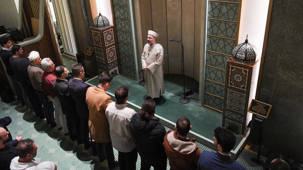 “Müslümanlar güçlerini birleştirirse Mescid-i Aksa ve Gazze özgürleşir” Teravih namazını kardeşlerimizle birlikte Ankara Beştepe Millet Camii’nde eda ettik.