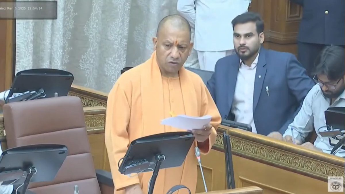 इस बजट में आउटसोर्सिंग कार्मिकों को ₹16,000-₹18,000 प्रतिमाह दिए जाने की व्यवस्था सुनिश्चित की है... इसके लिए हम लोग एक आउटसोर्सिंग कॉरपोरेशन का भी गठन करने जा रहे हैं...
