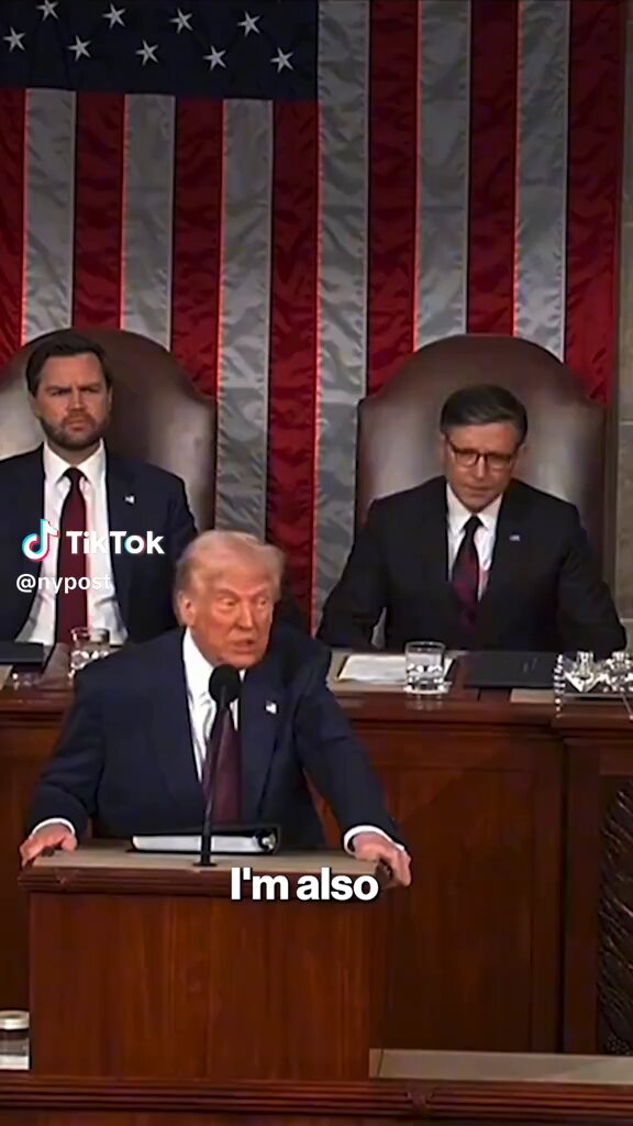 Savage Trump called Elizabeth Warren Pocahontas to her face 😂