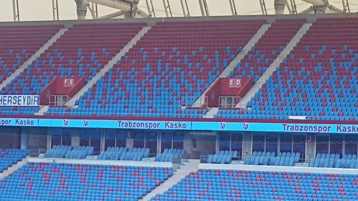 Turu geçen TsU19 takımı oldu . Çeyrek finaldeyiz. Bravo bizim uşaklar 👏👏👏 #Tsakademi #Trabzonspor ❤️💙