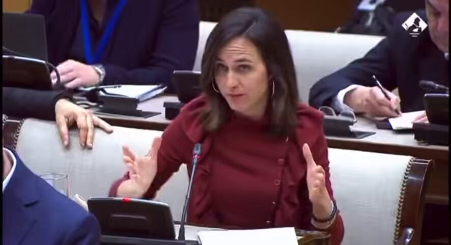“Usted es gallego y los gallegos no tienen fama de graciosos”. Asina Ione Belarra.