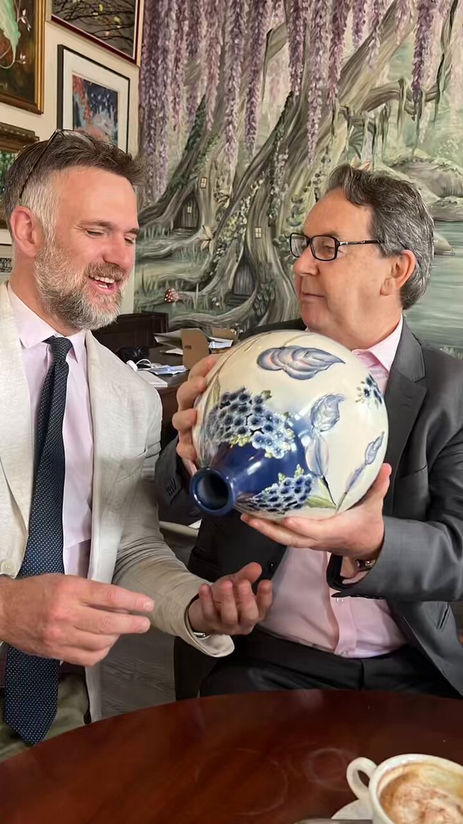 My good pal Eric Knowles 🫶 Eric will be heading to Bishton Hall next week on Wed 12th March doing FREE valuations all day in Sparrow's Tearoom (10am - 4pm) with Hansons Auctioneers Do pop along and say hello! Read full story 🔗 #EricKnowles #BBCBargainHunt