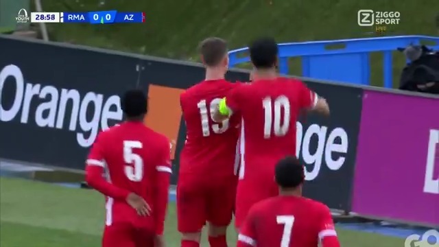 AZ op 𝐯𝐨𝐨𝐫𝐬𝐩𝐫𝐨𝐧𝐠 tegen Real Madrid! 💪 Wassim Bouziane met een lekkere goal (0-1) 🎯 #ZiggoSport #UYL