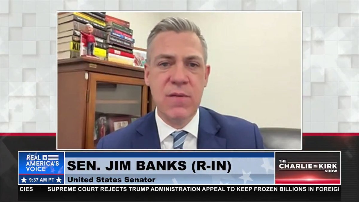 ONE DEMOCRAT WANTED TO STAND DURING TRUMP'S SPEECH, MAJORITY SAID NO President Trump's speech last night drew a 76% approval rating, "Donald Trump has broken the Democrat party." Senator Jim Banks Jim Banks @CharlieKirk11