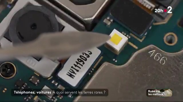 💎📱 À quoi servent les métaux rares dans nos objets ? Ils sont par exemple essentiels et indispensables pour nos téléphones portables, nos voitures électriques et les éoliennes. #JT20h