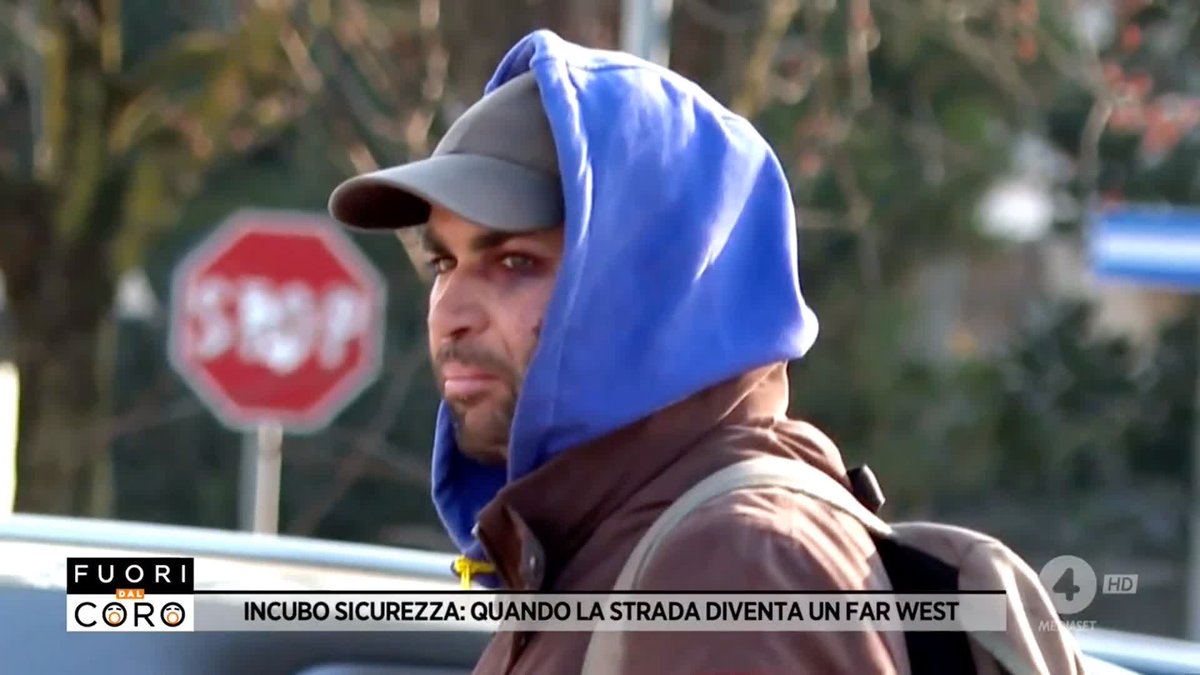 L'uomo marocchino che terrorizza e aggredisce i passanti a #Magenta (Milano). Nonostante il provvedimento di obbligo di dimora a Novara, è ancora lì. Il servizio completo di Francesco Leone a #Fuoridalcoro è disponibile su Mediaset Infinity