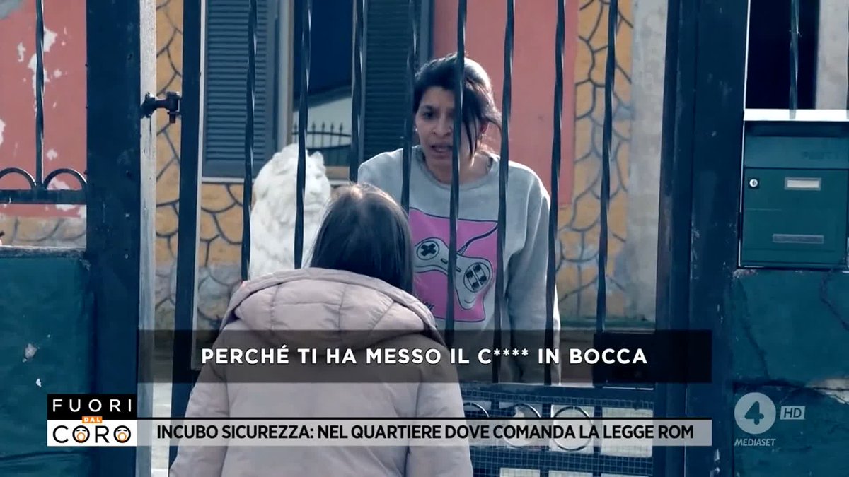 A Latina c'è un quartiere completamente dominato dalle famiglie rom, il clan Di Silvio. Abbiamo provato ad incontrare la moglie del boss Romolo Di Silvio, finito in carcere per omicidio. Ci siamo presentati davanti alla loro casa abusiva e siamo stati accolti così! #Fuoridalcoro