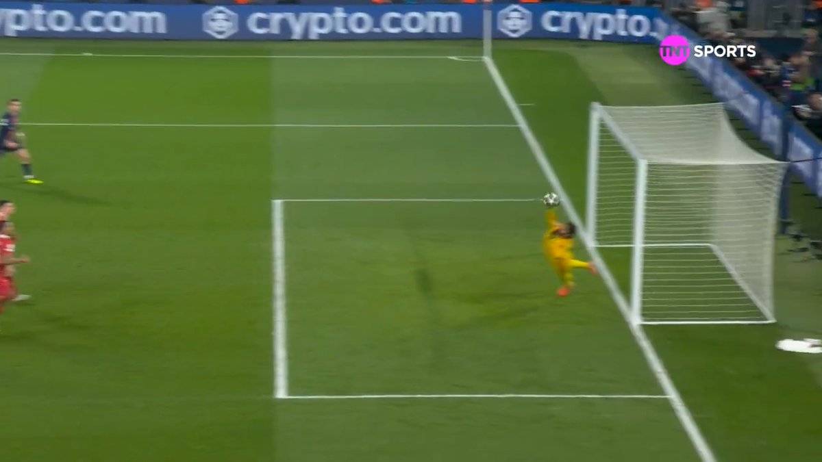 Alisson Becker em noite de TAFFAREL