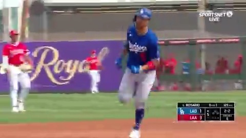Eddie Rosario goes yard!