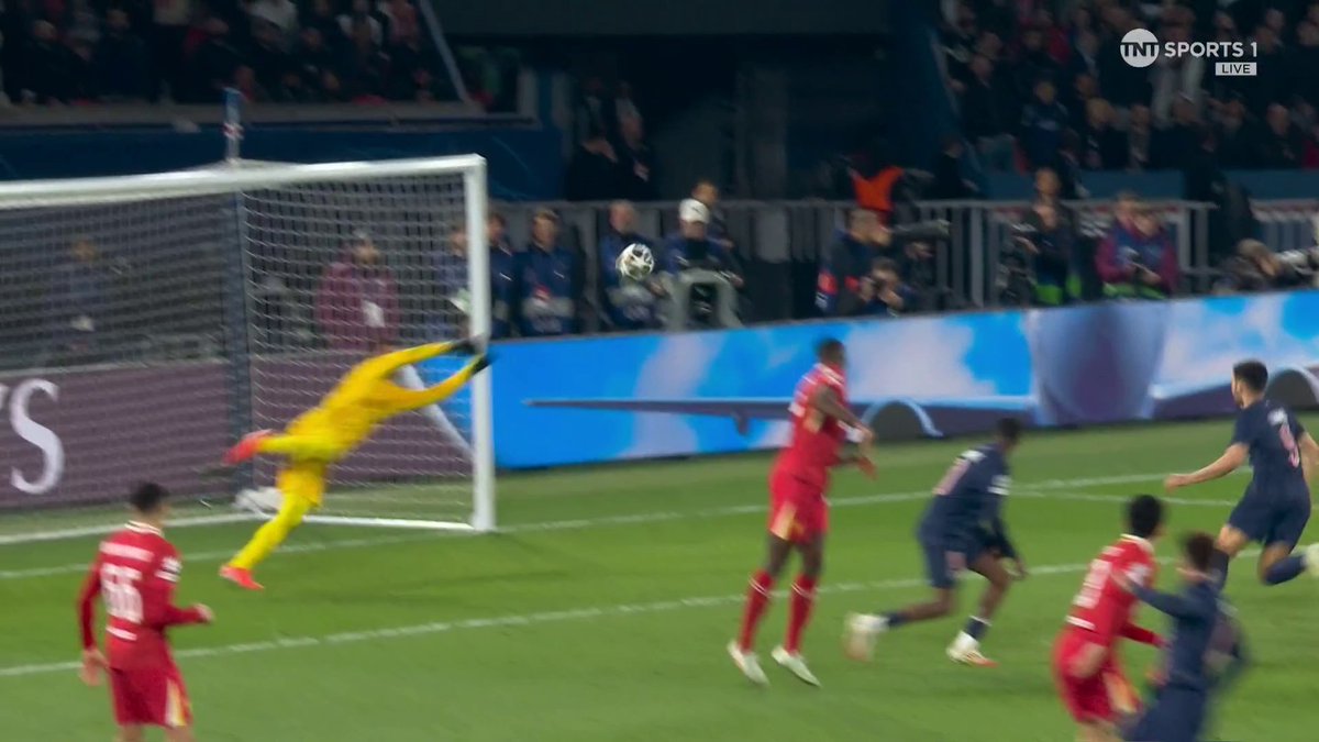 ANOTHER SAVE 🥵 A simply superhuman display from Alisson tonight, as he saves AGAIN from Doué's curling effort this time 🧤 This game is still somehow goalless... 📺 TNT Sports & discovery+ UK